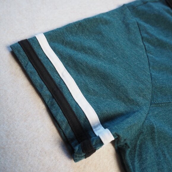 NFL Team Apparel Philadelphia Eagles V-Neck T-Shirt Size Women's L - Picture 2 of 6